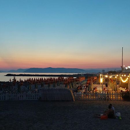 Appartamento Al Mare Di Liguria E Toscana 마리나디마사 외부 사진